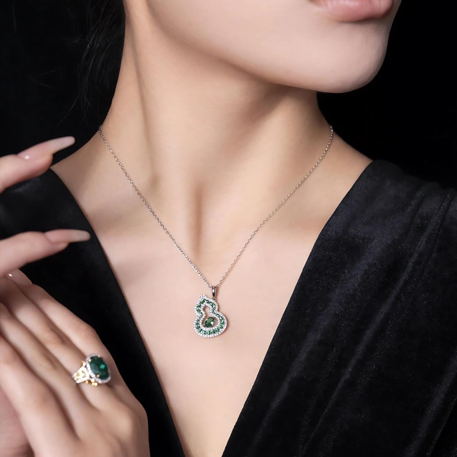 Vintage Gourd Pendant Necklace