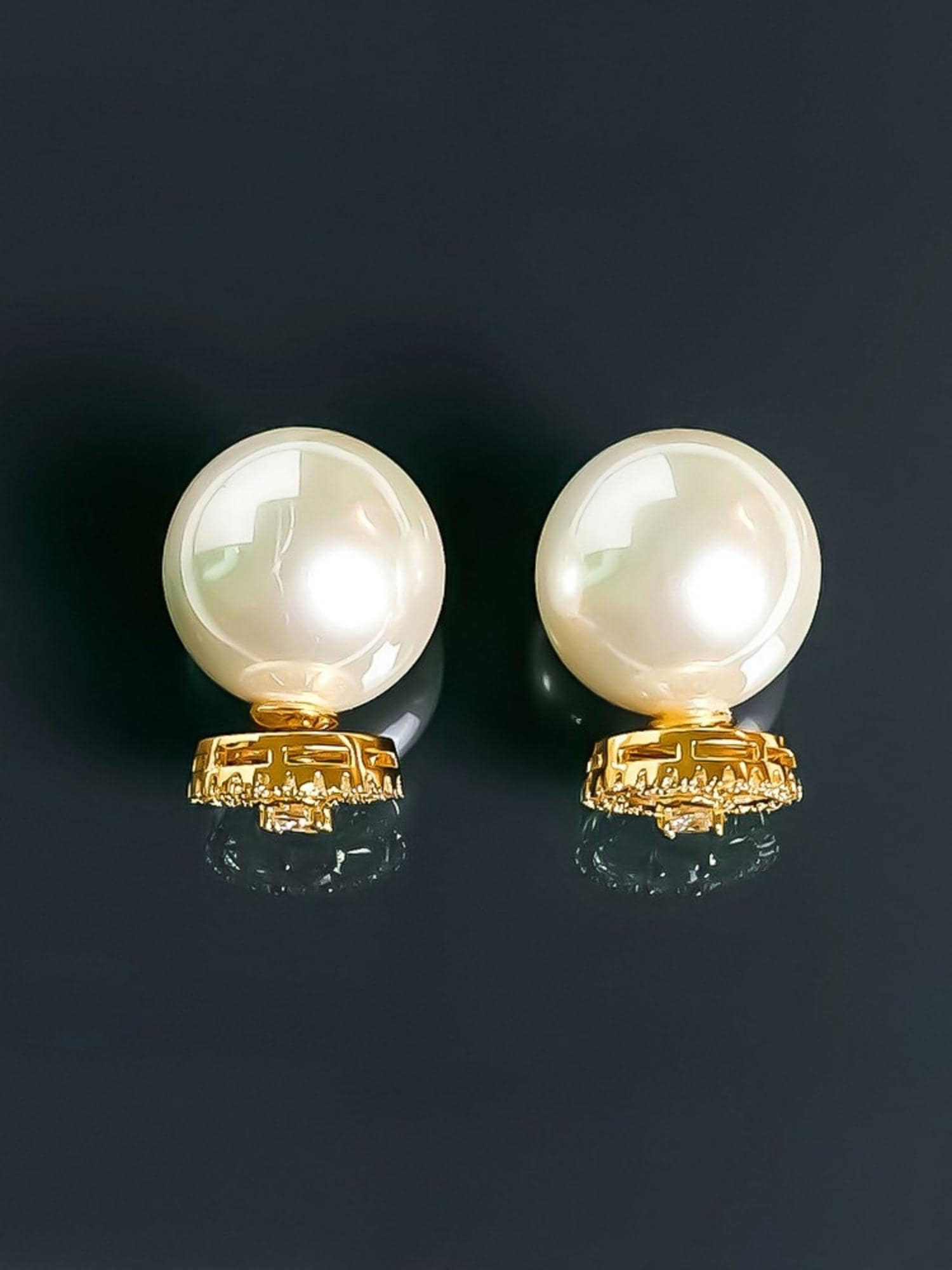 Minimalist Pearl Earrings