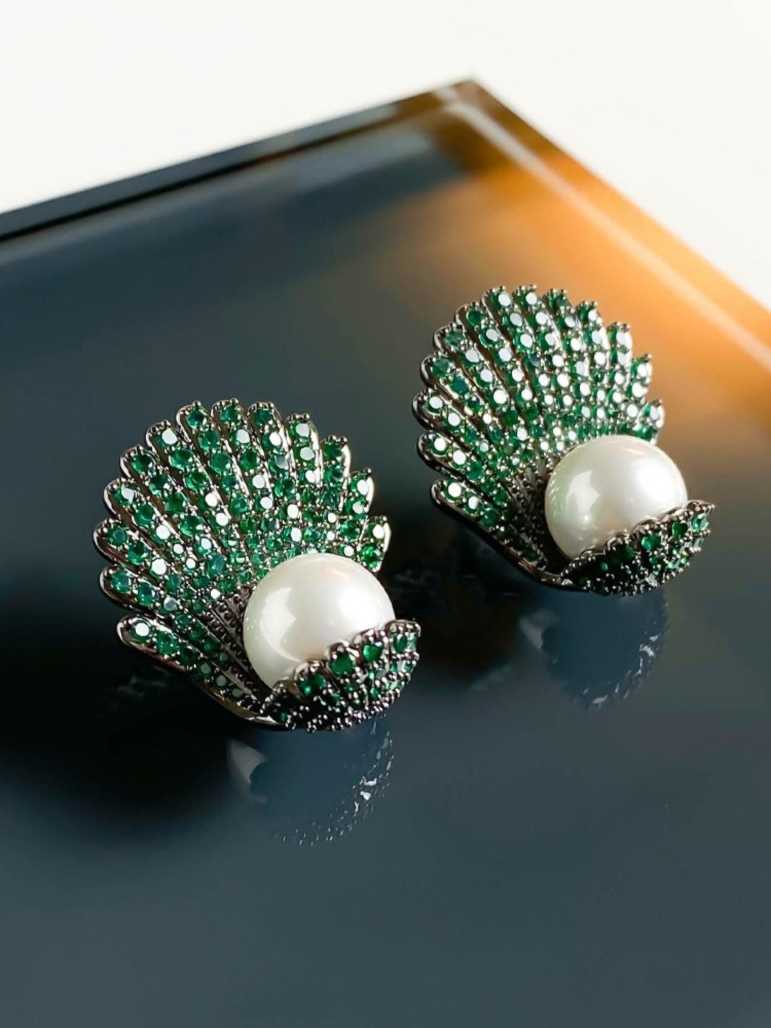 Aurelia Pearl Studs