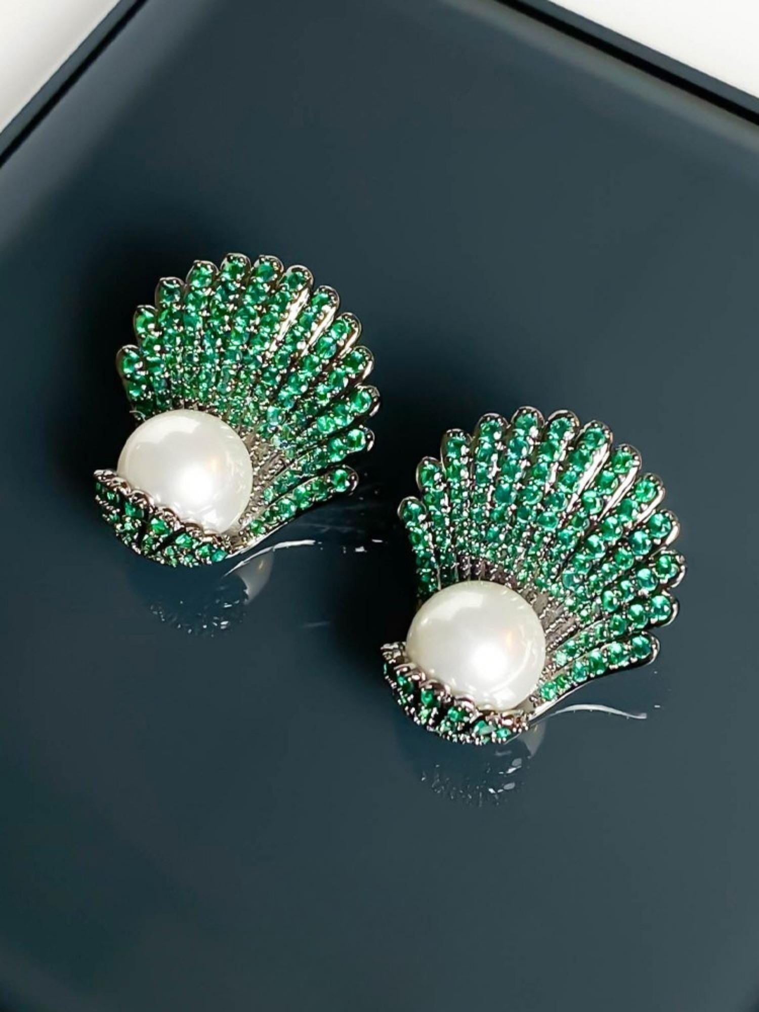 Aurelia Pearl Studs