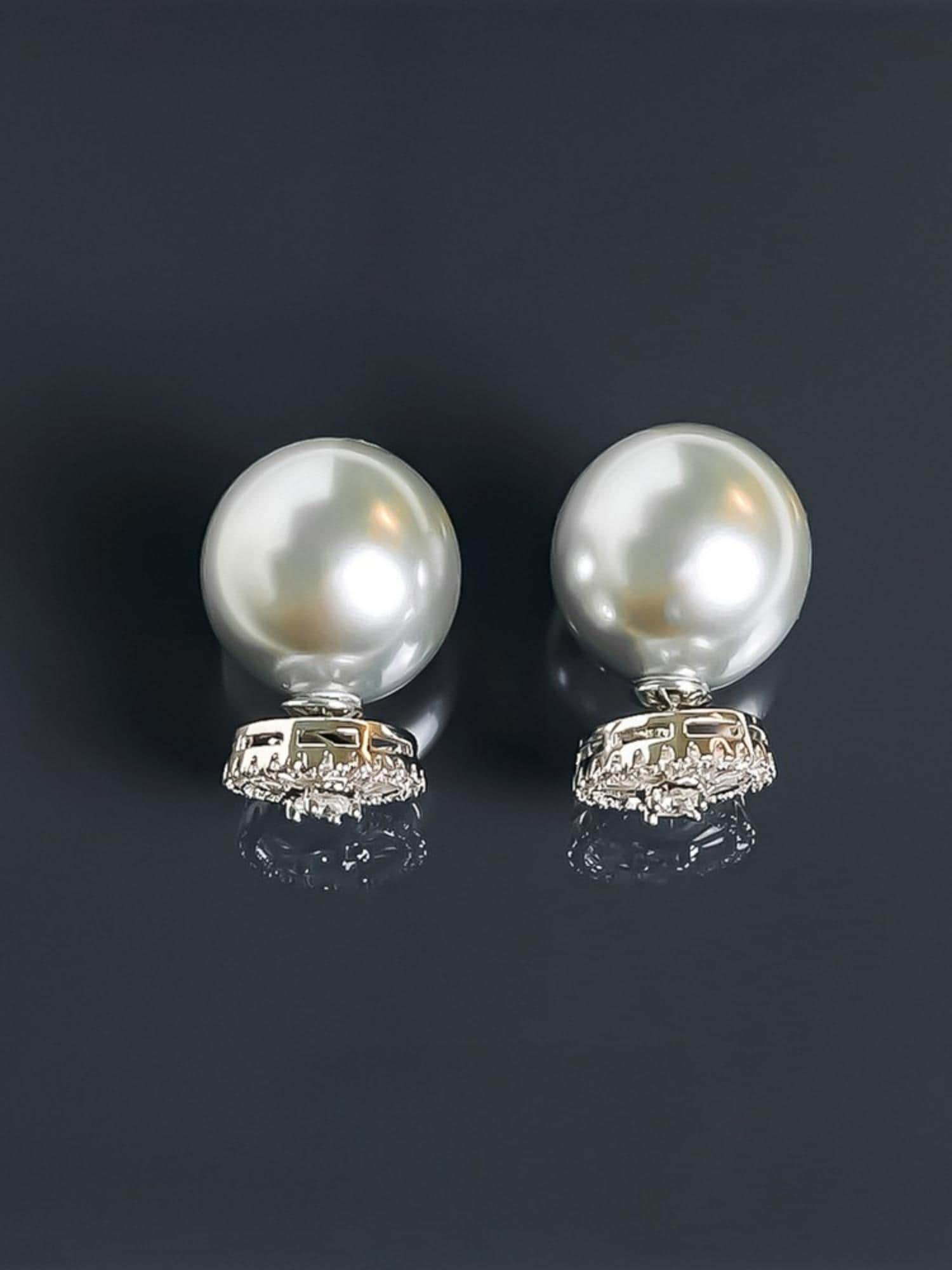 Minimalist Pearl Earrings