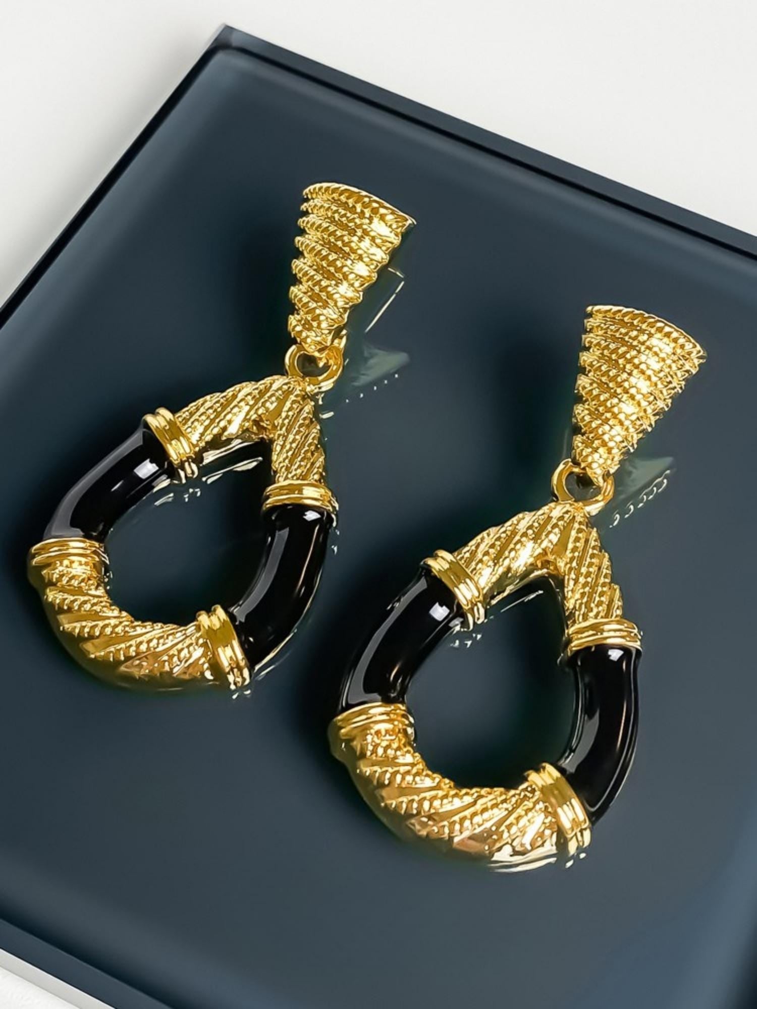 Opéra de Noir Earrings