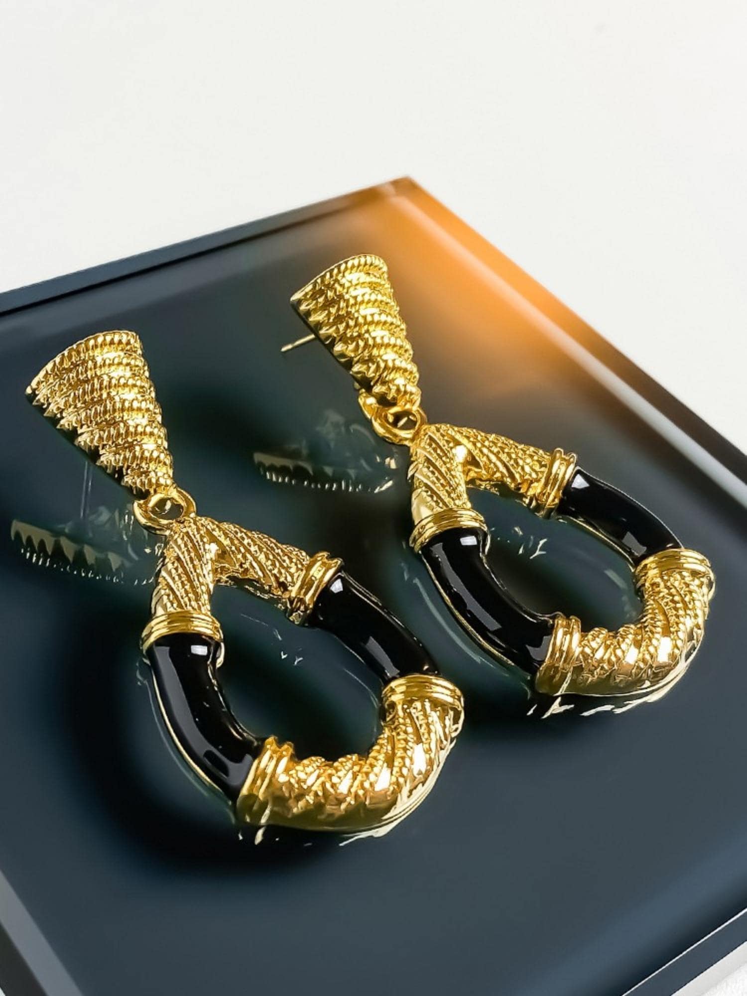 Opéra de Noir Earrings